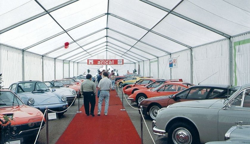 Canopy membrane berkualitas untuk showroom mobil