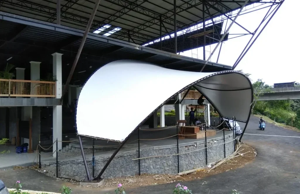 Kanopi Membran Tahan Cuaca untuk Area Serang