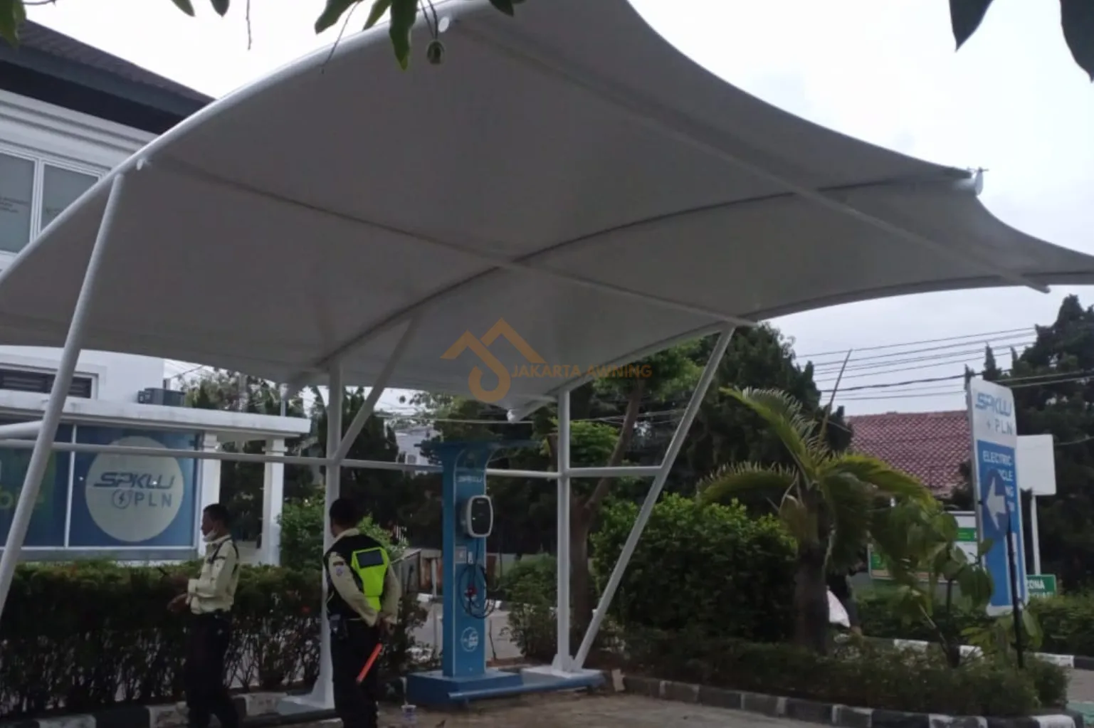 Pasang Kanopi Membran Area Charging Mobil